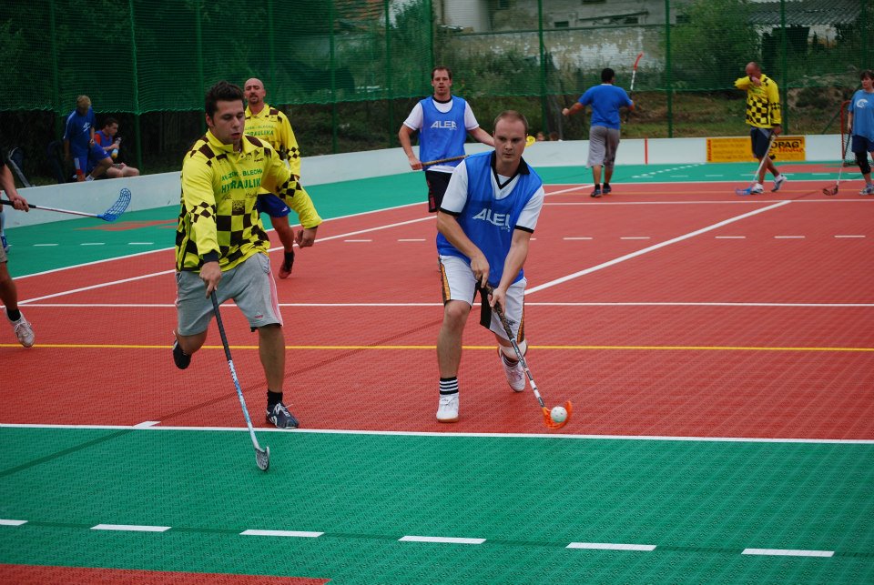 Feldhockey auf Bergo Tennis-Boden-System - Alle Ballsportarten sind möglich