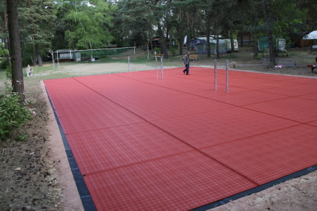 Badminton Anlage mit Bergo Tennis eines FKK Vereins