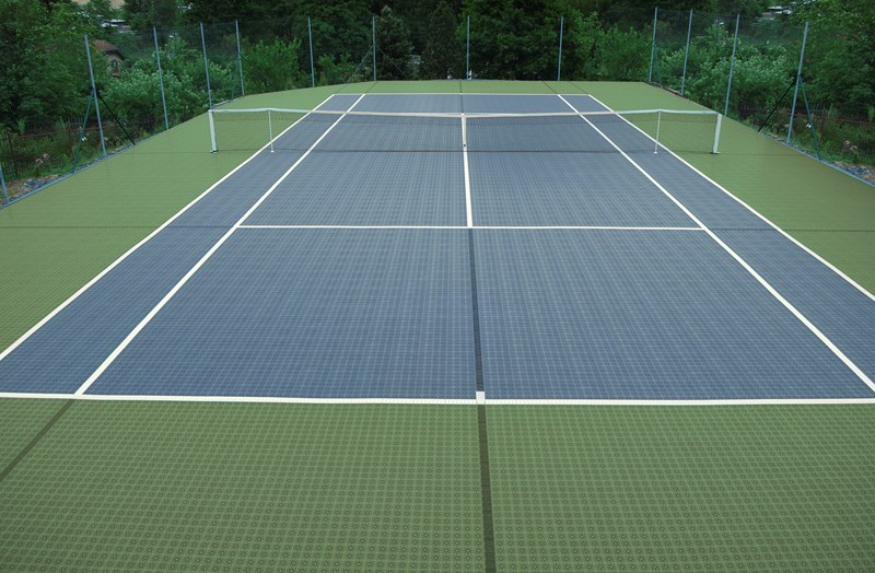 Tennis Aussenanlage aus recyceltem PP Kunststoff von Bergo Tennis-System